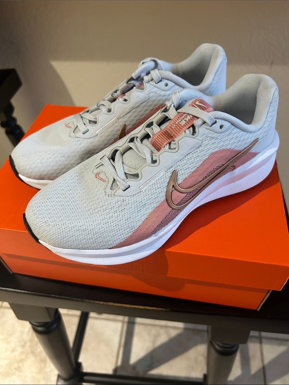 Nike Women's Athletic Running Shoes - Light Gray with Rose Gold Swoosh NWOT 6